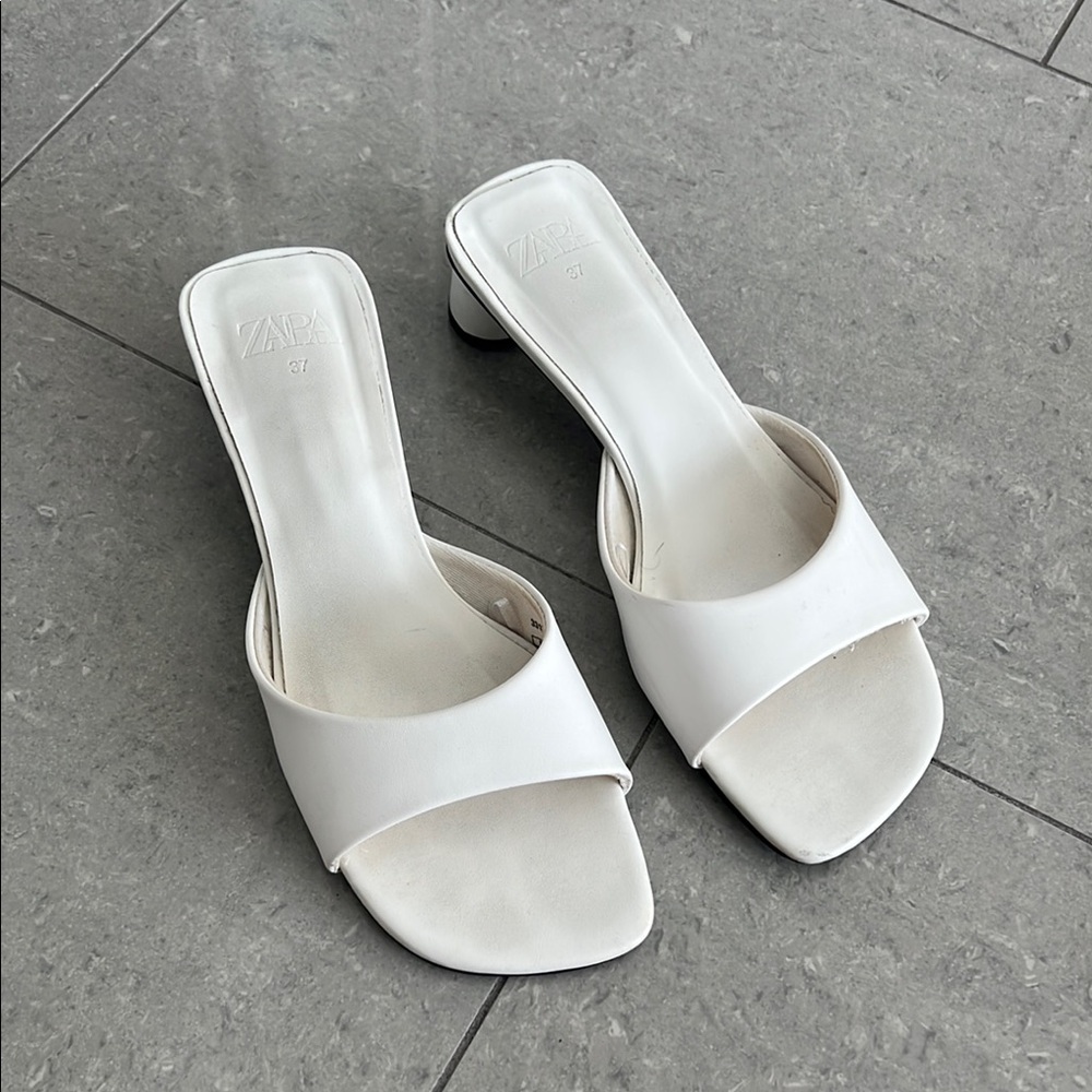 Zara Low heel white sandal / slide